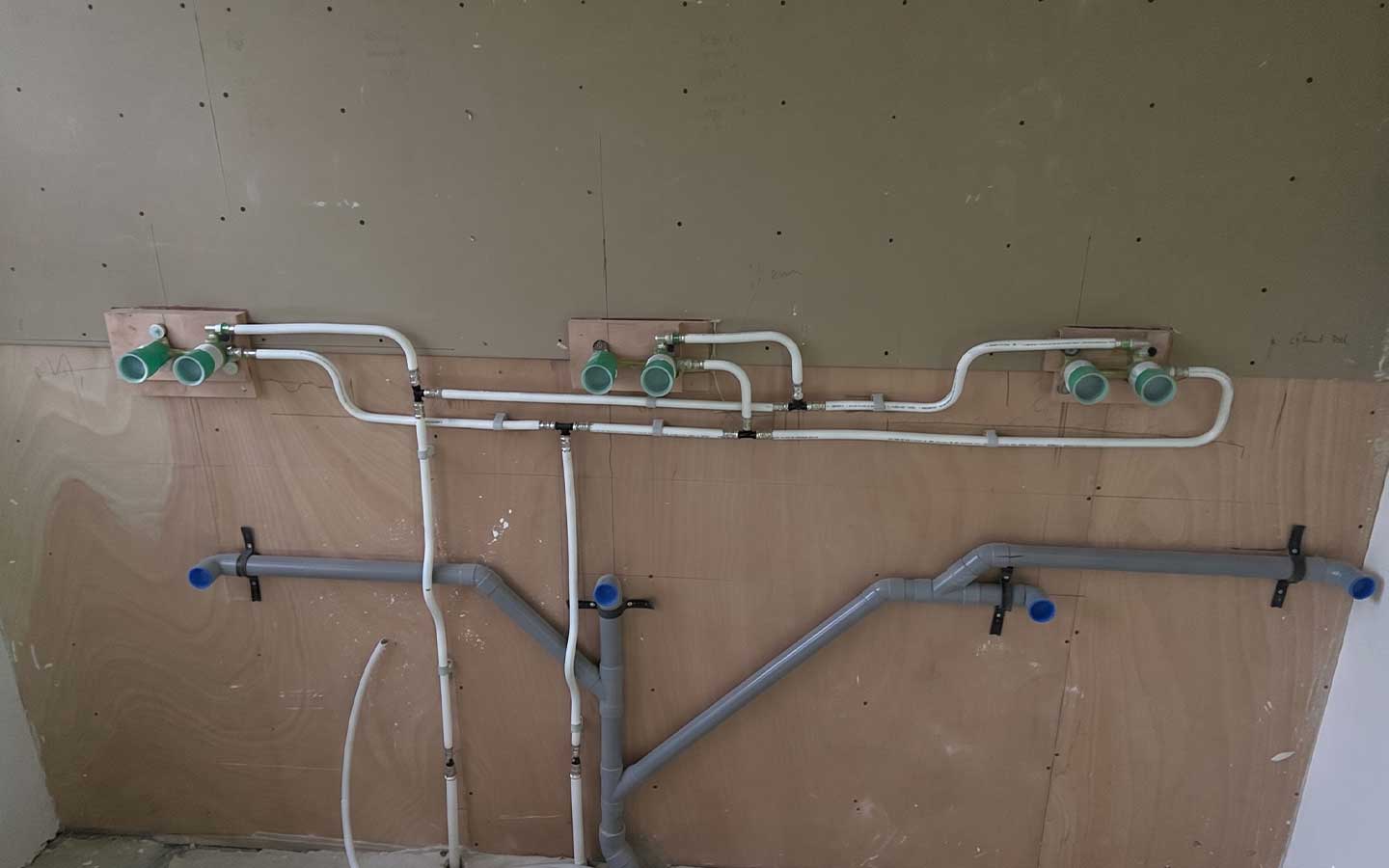 Badkamer-renovatie-leidingwerk-door-ervaren-loodgieter-Trum-Totaal-Installaties