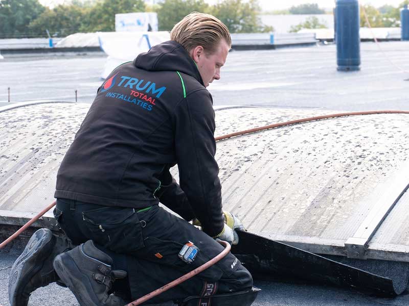 Bitumen-dak-door-ervaren---vakman-Trum-Totaal-Installaties